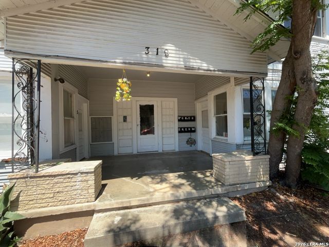 319 Army Blvd Apt 2, San Antonio, TX 78215