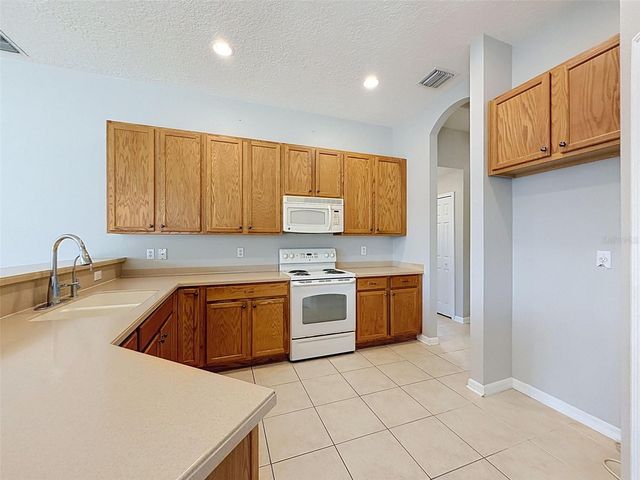 2021 RUTHERFORD DRIVE, Dover, FL 33527