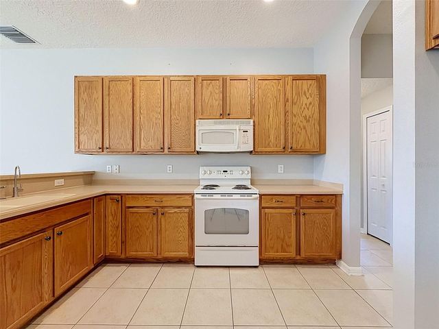 2021 RUTHERFORD DRIVE, Dover, FL 33527