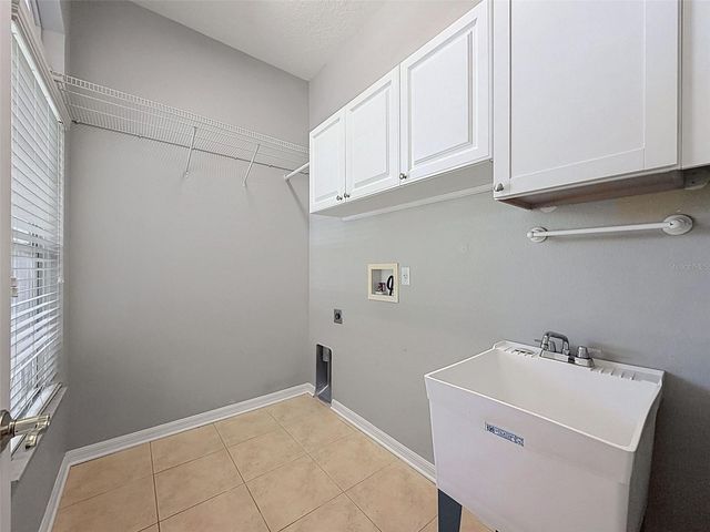 2021 RUTHERFORD DRIVE, Dover, FL 33527