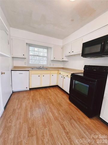 468 Beaverdam Road, Asheville, NC 28804