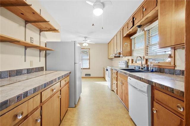 6710 N Baltimore Avenue, Gladstone, MO 64118