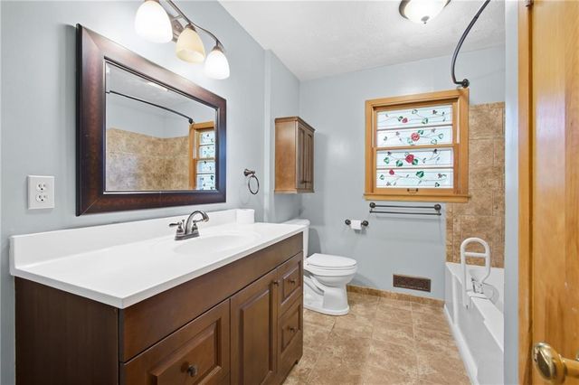 6710 N Baltimore Avenue, Gladstone, MO 64118