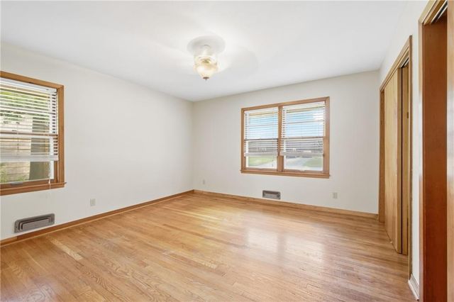 6710 N Baltimore Avenue, Gladstone, MO 64118