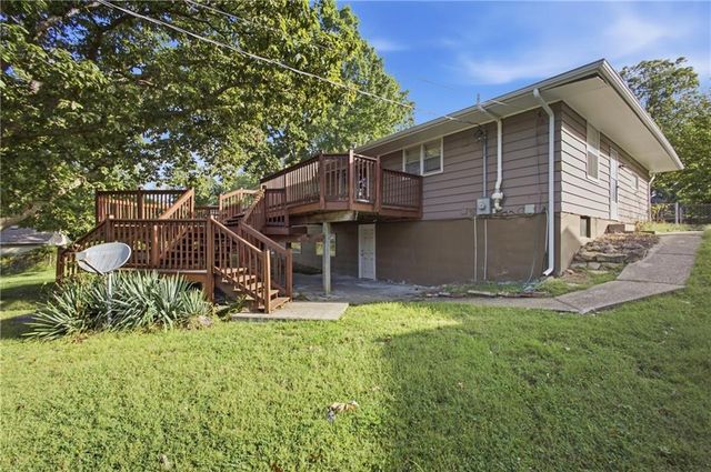 6710 N Baltimore Avenue, Gladstone, MO 64118