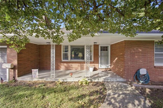6710 N Baltimore Avenue, Gladstone, MO 64118