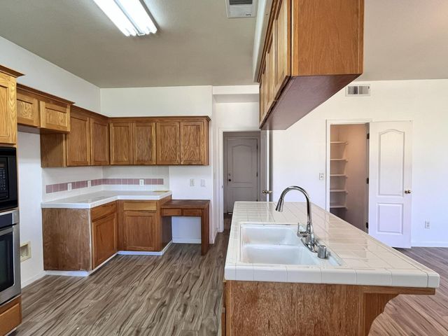 2954 E Pryor Drive, Fresno, CA 93720