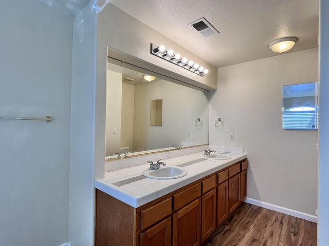 2954 E Pryor Drive, Fresno, CA 93720