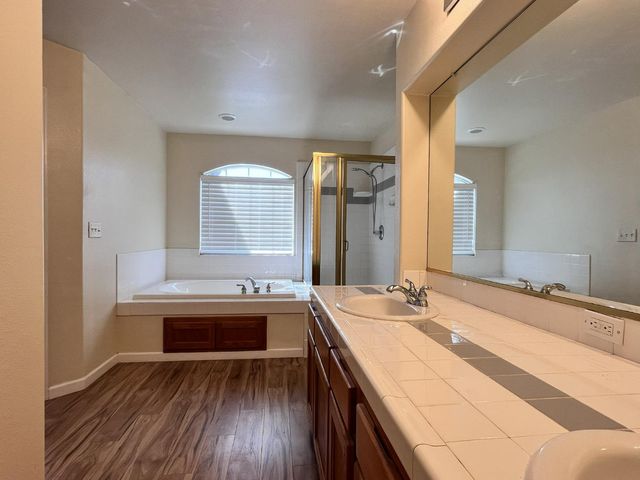 2954 E Pryor Drive, Fresno, CA 93720