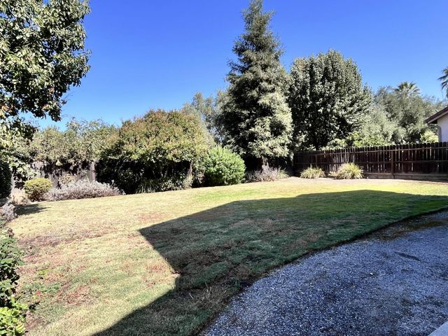 2954 E Pryor Drive, Fresno, CA 93720
