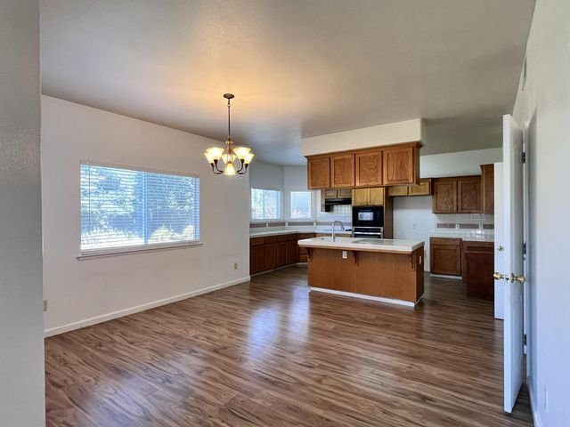 2954 E Pryor Drive, Fresno, CA 93720