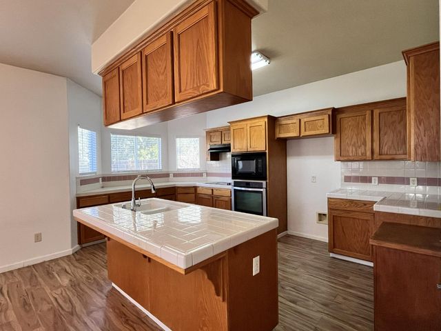 2954 E Pryor Drive, Fresno, CA 93720