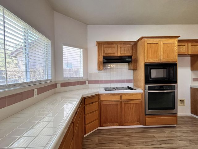 2954 E Pryor Drive, Fresno, CA 93720