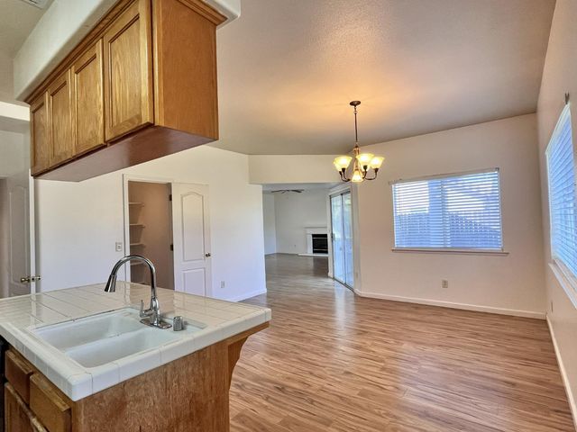 2954 E Pryor Drive, Fresno, CA 93720