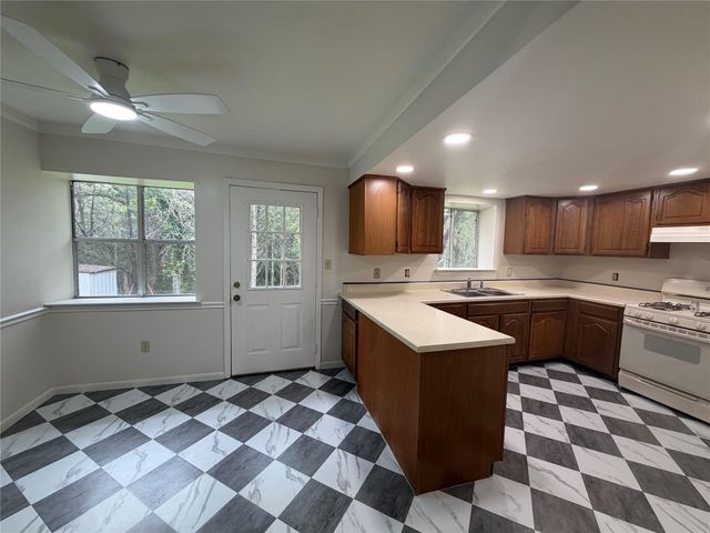 214 The Forest RD, Dale, TX 78616