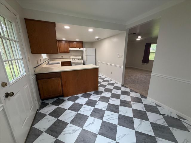 214 The Forest RD, Dale, TX 78616