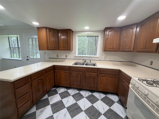 214 The Forest RD, Dale, TX 78616