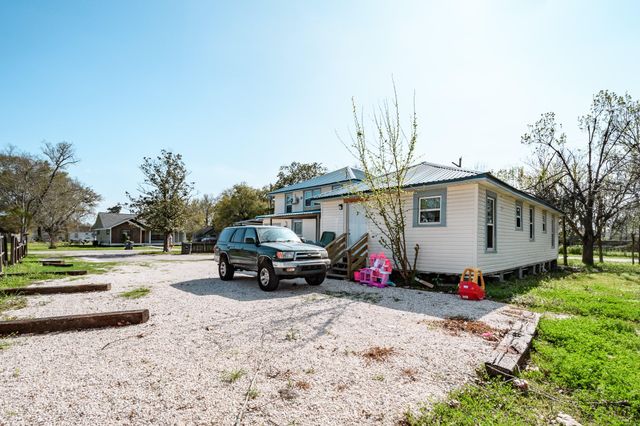 108 W Barrow Street, Dayton, TX 77535