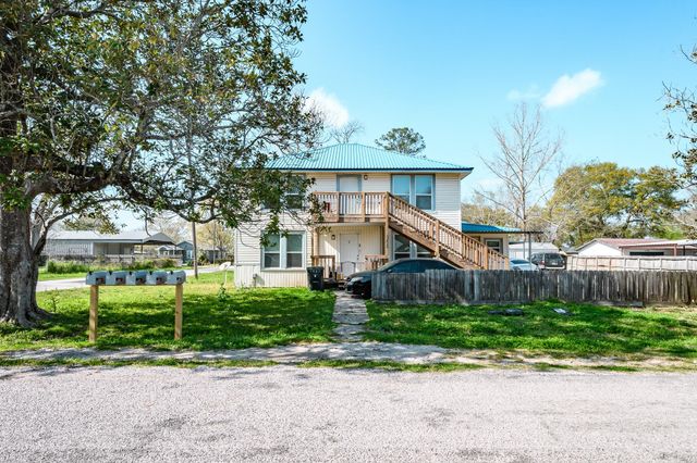 108 W Barrow Street, Dayton, TX 77535