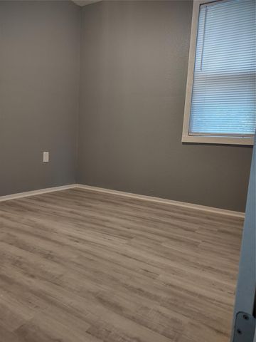 108 W Barrow Street, Dayton, TX 77535