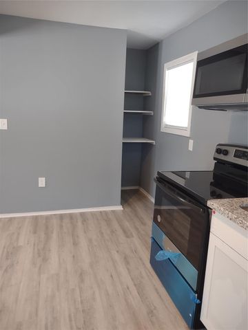 108 W Barrow Street, Dayton, TX 77535