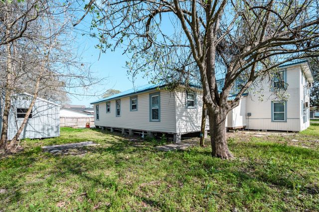 108 W Barrow Street, Dayton, TX 77535