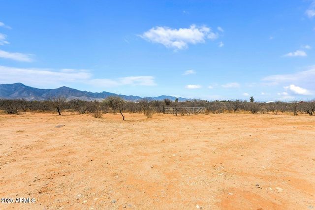 5780 S Mescalero Road, Hereford, AZ 85615