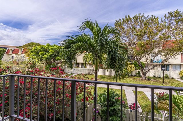 1651 NE 115th St 28C, Miami, FL 33181