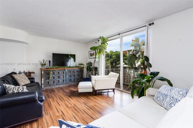 1651 NE 115th St 28C, Miami, FL 33181