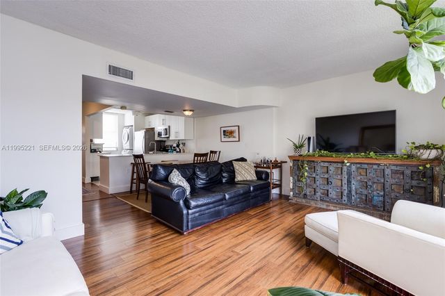 1651 NE 115th St 28C, Miami, FL 33181