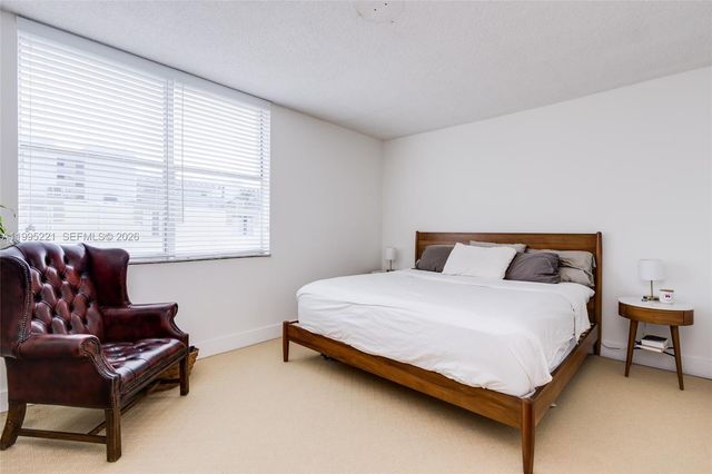 1651 NE 115th St 28C, Miami, FL 33181