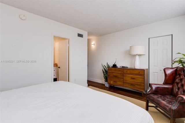 1651 NE 115th St 28C, Miami, FL 33181