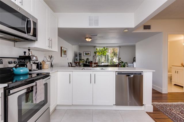 1651 NE 115th St 28C, Miami, FL 33181