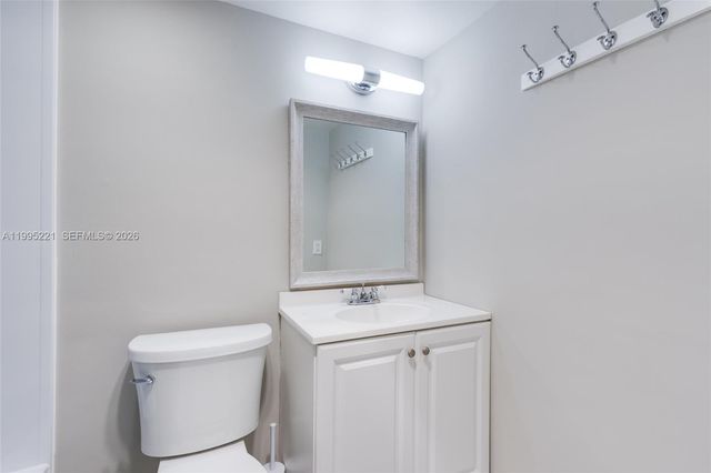 1651 NE 115th St 28C, Miami, FL 33181