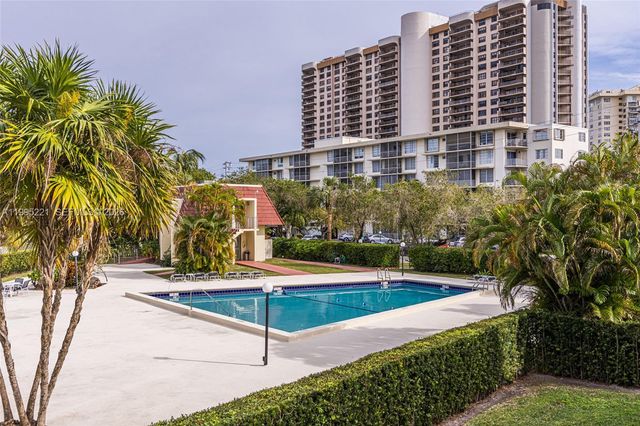 1651 NE 115th St 28C, Miami, FL 33181