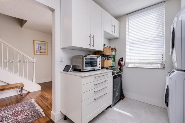 1651 NE 115th St 28C, Miami, FL 33181