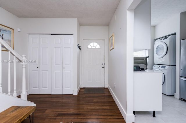 1651 NE 115th St 28C, Miami, FL 33181