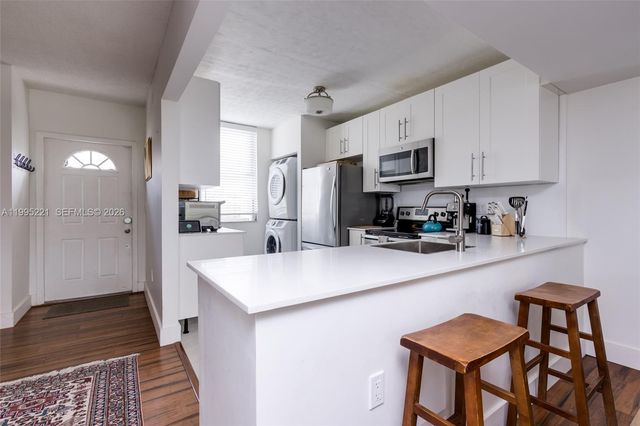 1651 NE 115th St 28C, Miami, FL 33181