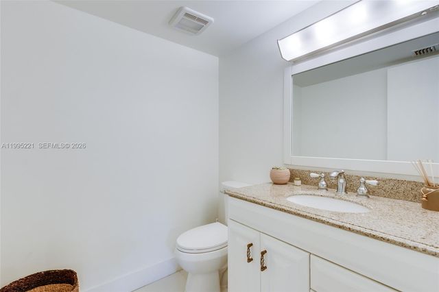 1651 NE 115th St 28C, Miami, FL 33181