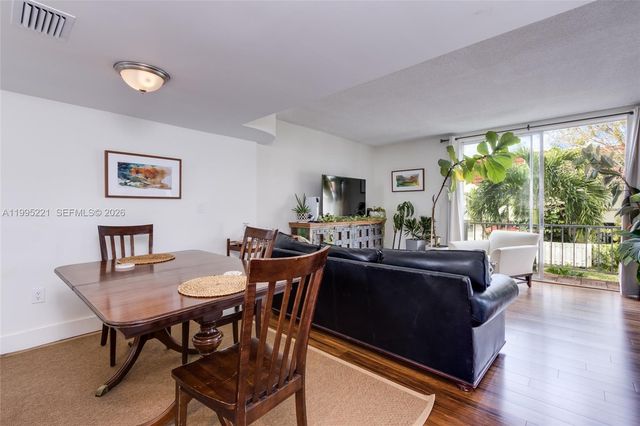 1651 NE 115th St 28C, Miami, FL 33181