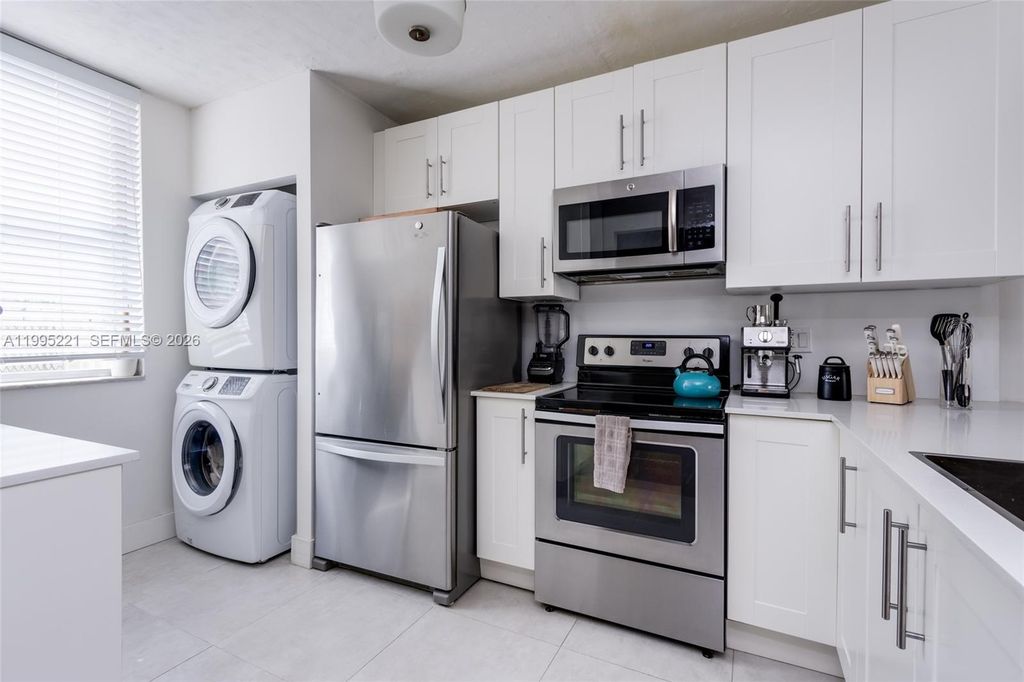 1651 NE 115th St 28C, Miami, FL 33181