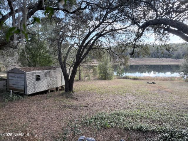 1607 TWIN LAKES Boulevard, Interlachen, FL 32148