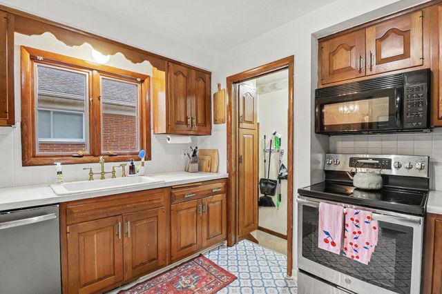4114 Mckinley Street, Dearborn Heights, MI 48125