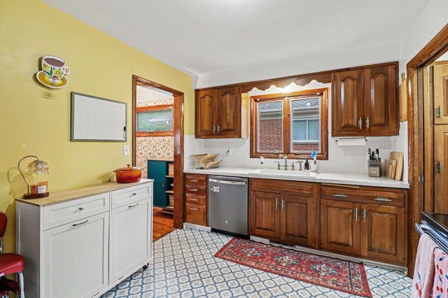 4114 Mckinley Street, Dearborn Heights, MI 48125