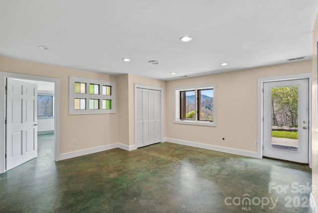 310 Burr Ridge, Marshall, NC 28753