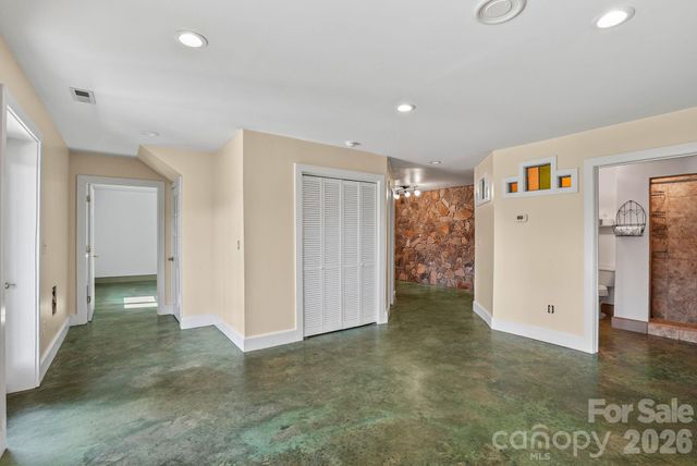 310 Burr Ridge, Marshall, NC 28753