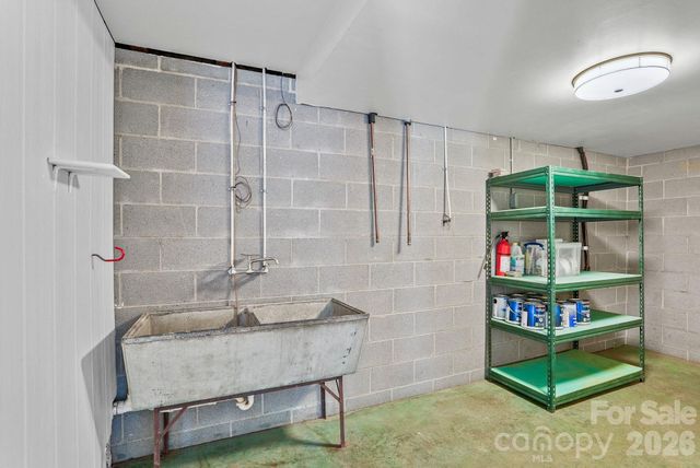 310 Burr Ridge, Marshall, NC 28753