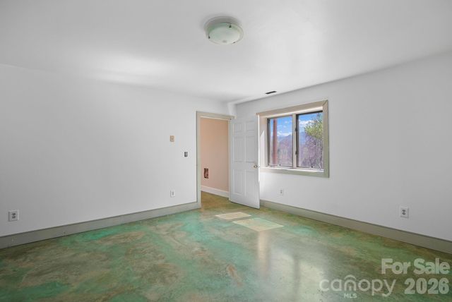 310 Burr Ridge, Marshall, NC 28753