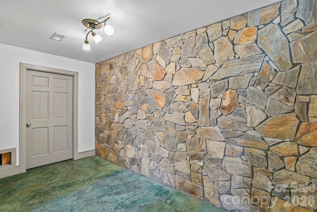310 Burr Ridge, Marshall, NC 28753