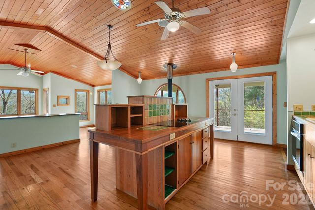 310 Burr Ridge, Marshall, NC 28753